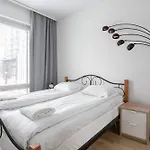 Modern 1br Next To Tram Line شقة